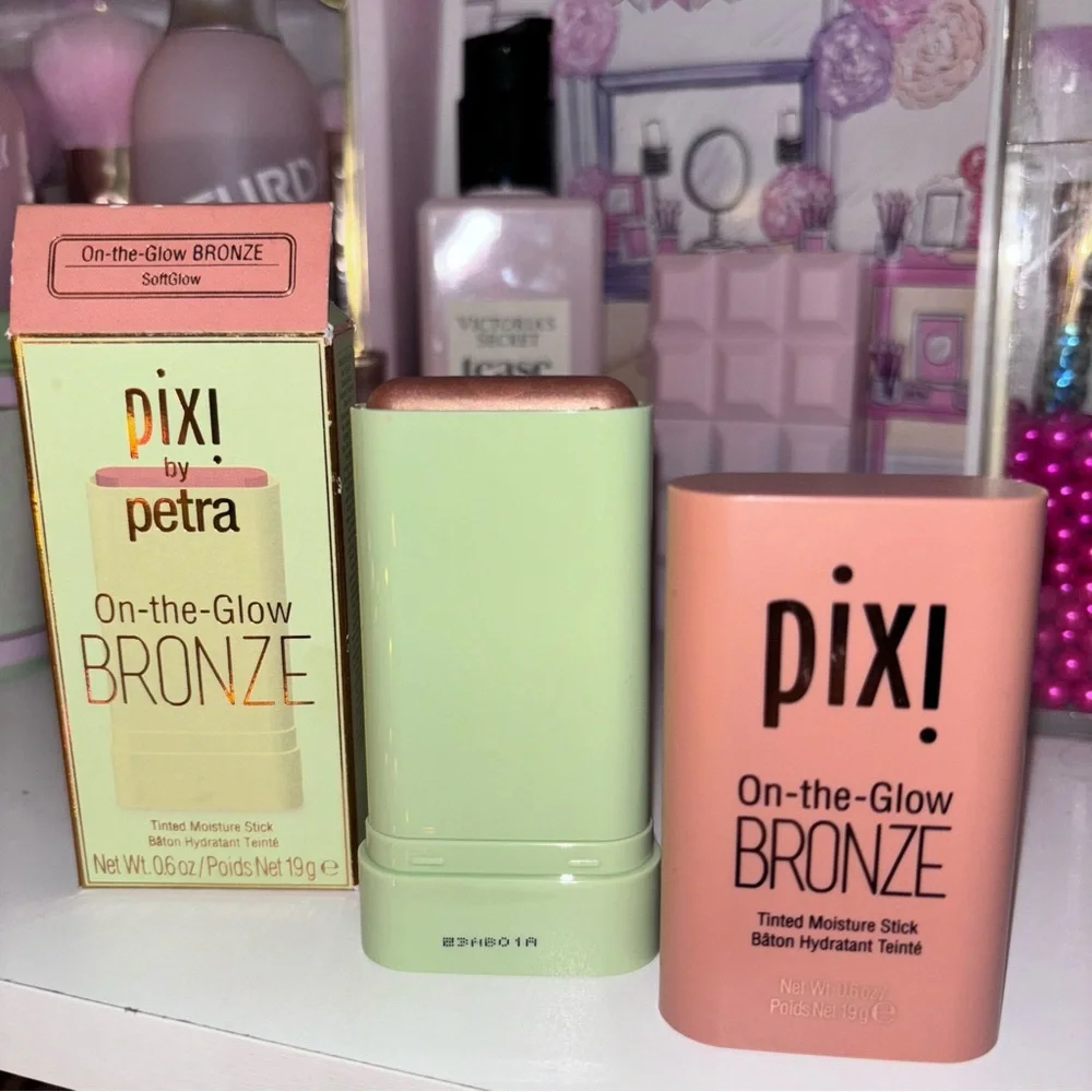 💝NIB Pixi On The Glow Bronze Stick- Soft Glow💝